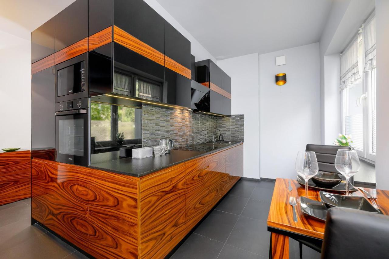 Stylish Korfantego Apartment Next To Spodek By Noclegi Renters Katowice Exterior foto